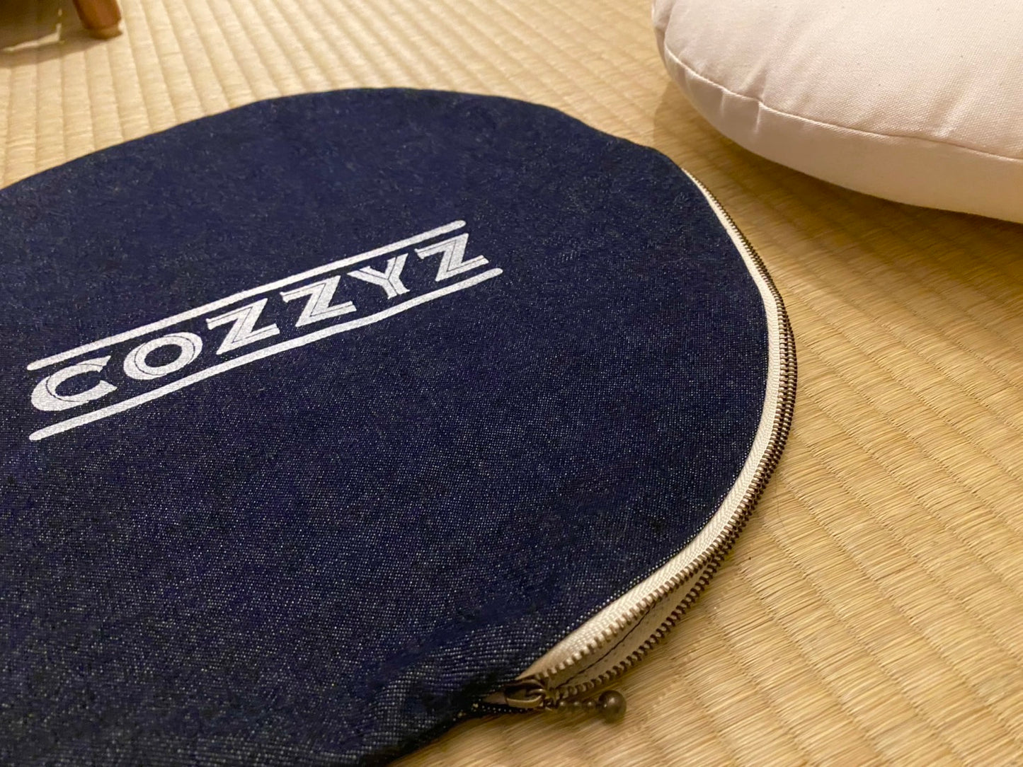 COZZYZ CUSHION & CUSHION COVER